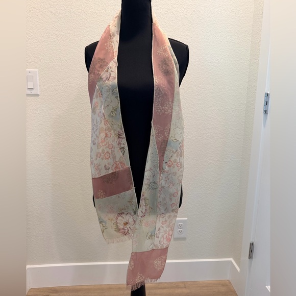Floral Patterned Scarf in Mauve and Light Green
