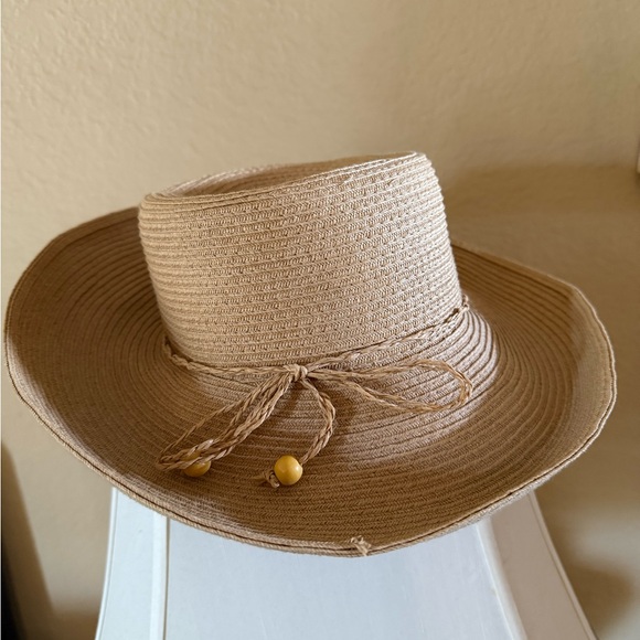 Women’s Tan Straw Sun Hat